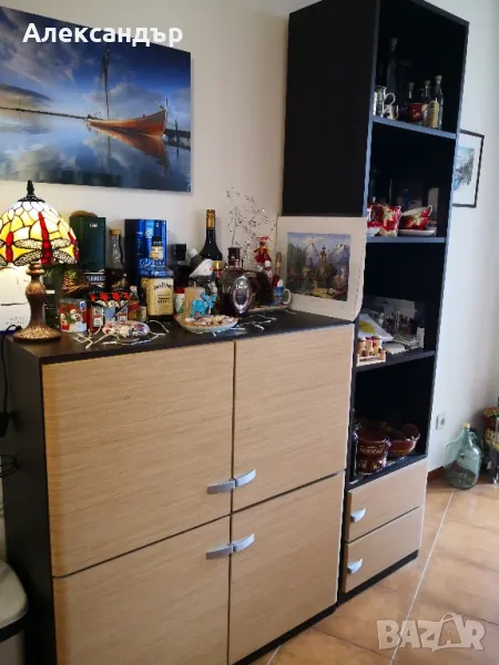 Продавам почти нови ТВ шкаф и два шкафа с рафтове и вратички, 50 лв. бр намират се в гр. Банско., снимка 1