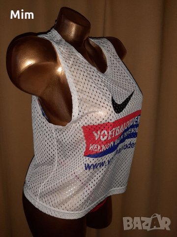 Nike S/M Мрежест къс бял потник с надписи, снимка 2 - Корсети, бюстиета, топове - 32405145