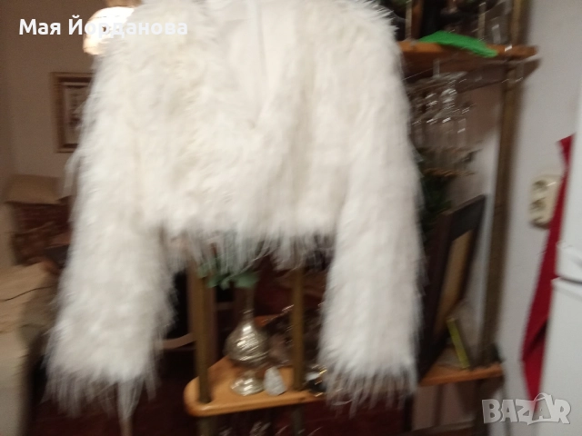 Страхотно, леко, късо палто с дълъг косъм. Номер М. Цена 65 лв., снимка 4 - Палта, манта - 51945397