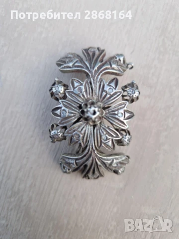 Много стара брошка с диаманти