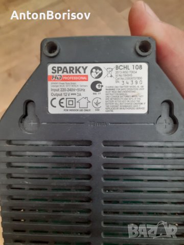 зарядно с две батерий 10.8 волта, снимка 3 - Резервни части за машини - 38236875