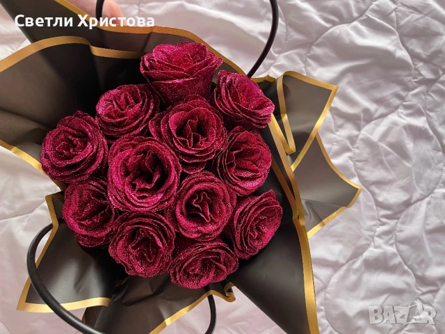 Ръчно изработен букет от декоративни рози с брокат – перфектен подарък!, снимка 1