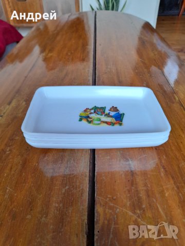 Стара пластмасова чиния,чинийки