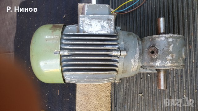 мотор редуктор 0.75 кW 50 rpm, снимка 1 - Електродвигатели - 26477778