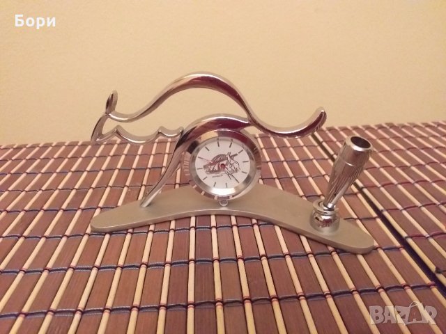 Настолен часовник с поставка за химикалка, снимка 1 - Подаръци за мъже - 27205835