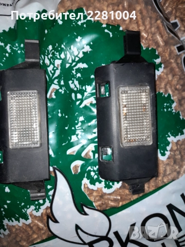 Ауди а4 б6 плафони под седалките, снимка 2 - Части - 52499587