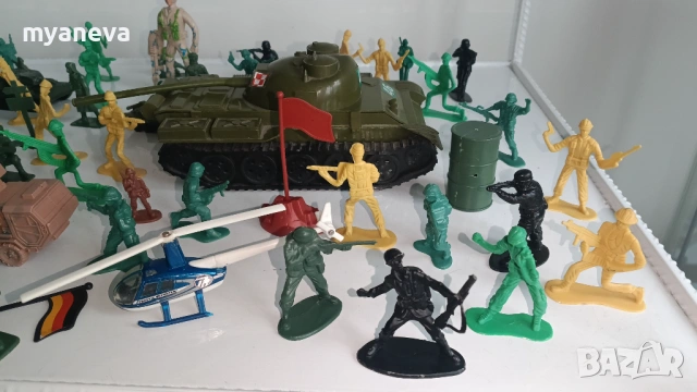 Стари играчки, войници, танкове и други екшън фигури , снимка 2 - Фигурки - 53454971