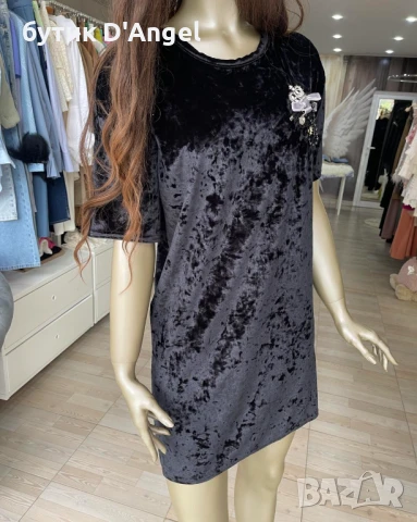 Рокля тип тениска с подвижна брошка