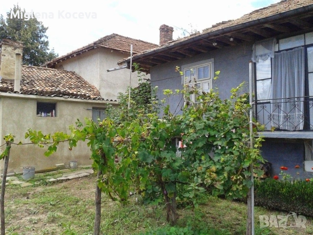 Къща с дворно място, снимка 2 - Къщи - 53291228