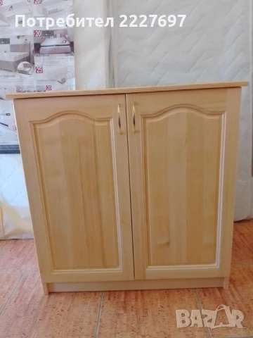 Шкаф -МАСИВ. С размери 83/85/50 см. Наличен!