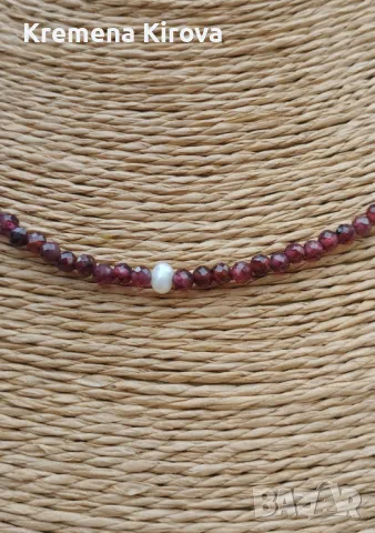 Дамски чокър с естествени перла и естествени камъни гранат. Цвят бургунд. Бижута Луди гъби., снимка 1