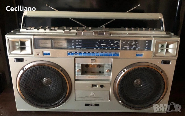 Радиокасетофон JVC M70L -истински Boombox Ghettoblaster !, снимка 2 - Радиокасетофони, транзистори - 53324096