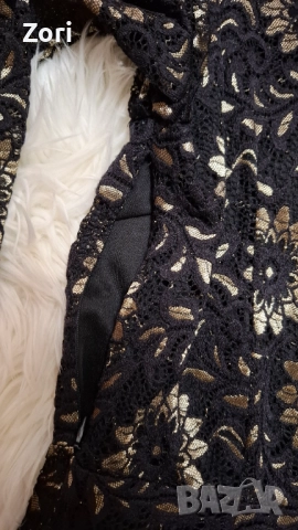УНИКАЛНО КРАСИВА черна дантелена рокля на златисти цветя, снимка 8 - Рокли - 52585323