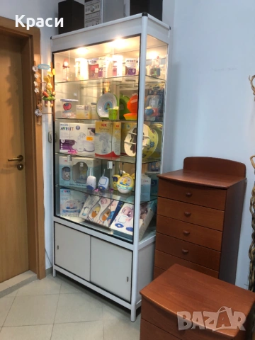 Стъклена витрина с осветление, снимка 2 - Витрини - 53096260