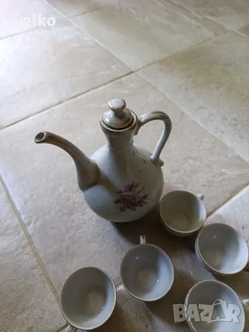 Малък порцеланов позлатен сервиз