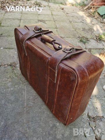 Голям стар куфар от естествена кожа 