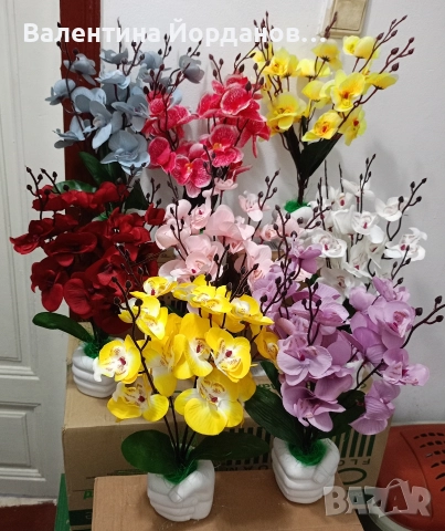 декорация с изкуствени орхидеи 