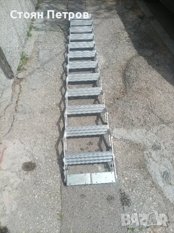 Таванска сгъваема стълба