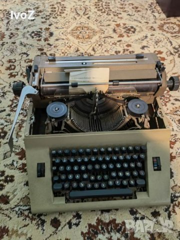 Продавам пишеща машина, снимка 1 - Антикварни и старинни предмети - 36654505