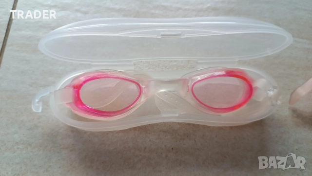 очила за плуване с калъф кутия , снимка 3 - Водни спортове - 41321282