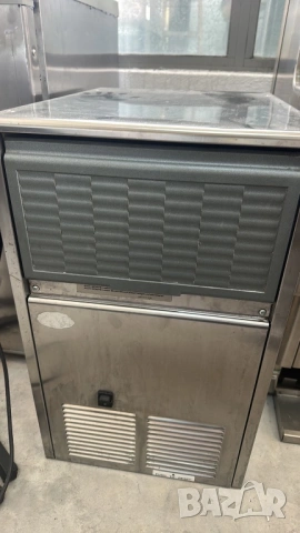 Професионален ледогенератор 