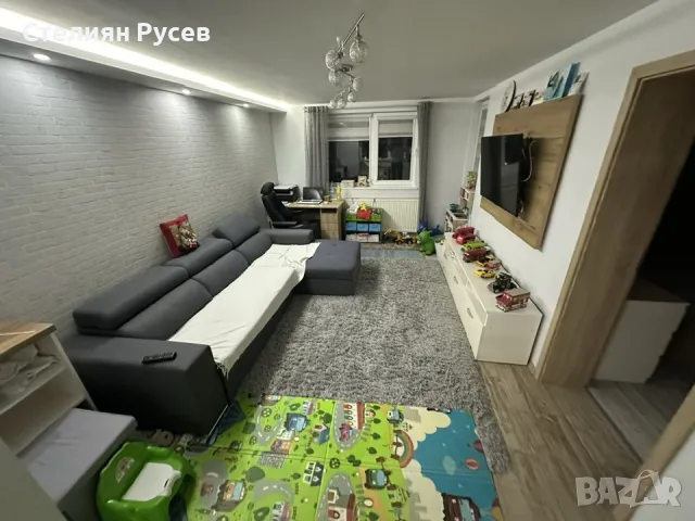 къща с гараж в село Калипетрово - цена 470 000лв - двор 1250кв, застроено 270кв ,2 етажа по 78кв, га, снимка 6 - Къщи - 49801259