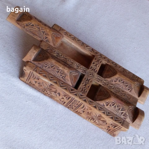 Възрожденска кутия с пастирска резба., снимка 1