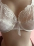 75D Triumph Бял дамски сутиен , снимка 1