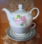 Порцеланов чайник с чаша, снимка 1