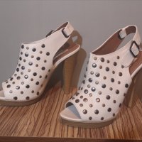Нови бели сандали на ток с капси 37 номер, снимка 1 - Сандали - 28990623