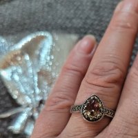 Дамски сребърен пръстен с камък султанит и инкрустирани марказити! Състояние ново! , снимка 1 - Пръстени - 43055726