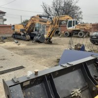 Услуги с багери изкопи насипи събаряни на сгроди и извозване чук за разбиване на бетон