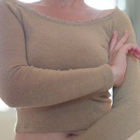Дамска къса плетена блуза , снимка 1 - Блузи с дълъг ръкав и пуловери - 44013479