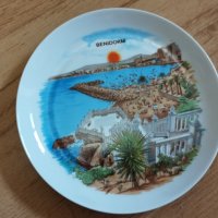 Красива порцеланова чиния от Бенидорм,Испания., снимка 1 - Други стоки за дома - 43834336
