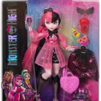 Оригинална кукла Monster High™ Draculaura с домашен любимец прилеп и аксесоари / Дракулора , снимка 9 - Кукли - 43166824