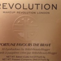 Makeup REVOLUTION London Палитра с 30 сенки за очи, огледало и четка, снимка 4 - Декоративна козметика - 36585101