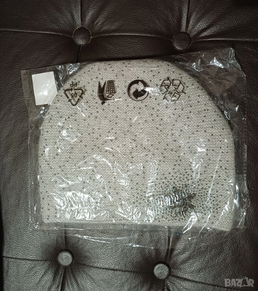 Нова вълнена шапка с орнамент , снимка 1