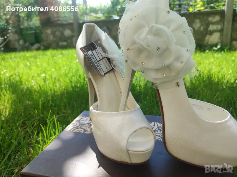 Бели обувки  на висок ток, снимка 1
