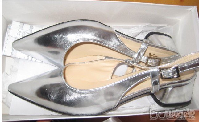 Обувки нови марка BENETTON сребрист, снимка 1