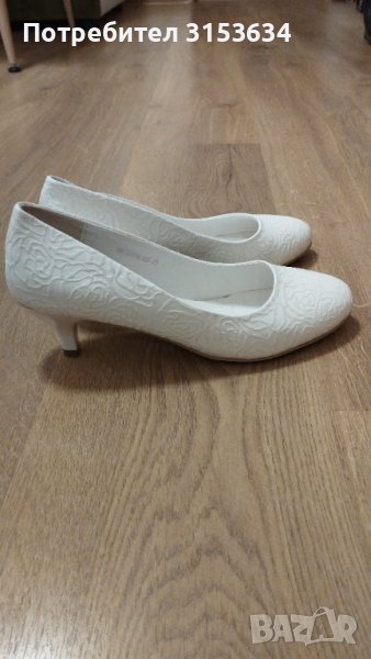 Бели обувки и подарък балеринки, снимка 1