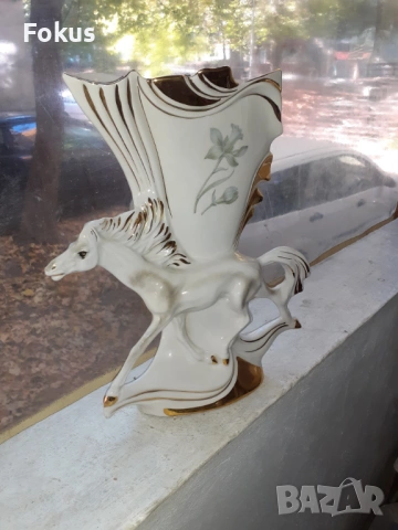 Красота от порцелан голяма ваза конче с позлата и маркировка