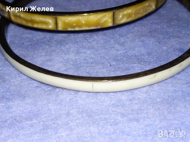 ДВЕ СТАРИ МЕСИНГОВИ КЛАСИЧЕСКИ ТЪНКИ ГРИВНИ ЕДНАТА с ЯСПИС 37951, снимка 9 - Гривни - 40810499