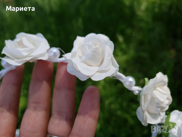 Венец за коса в бяло с Цветя и перлички за Сватба или Кръщене Аксесоар за коса Бяло Венче с цветя , снимка 2 - Аксесоари за коса - 36735613
