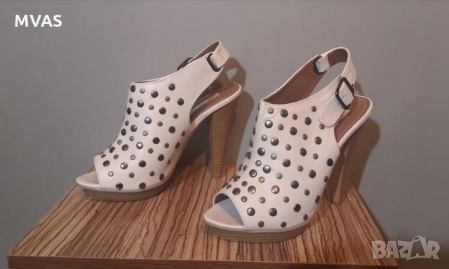 Нови бели сандали на ток с капси 37 номер