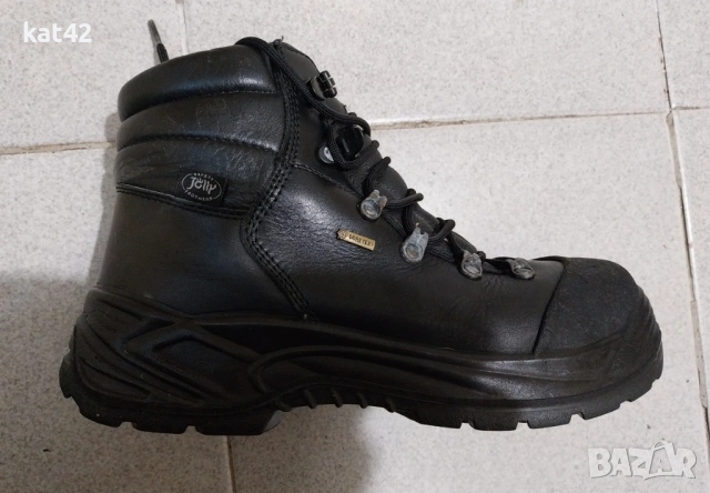 Продавам работни обувки Jolly