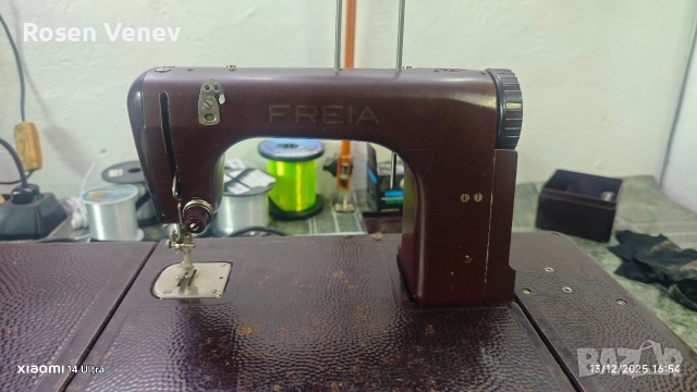 Немска електрическа шевна машина FREIA 1948-1949, снимка 3 - Шевни машини - 52775715