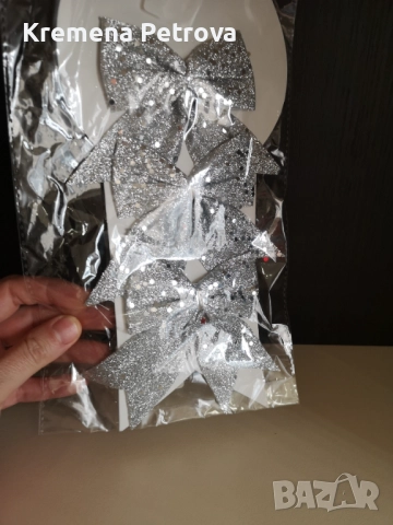 Нова декорация за коледна украса - комплект от три сребристи панделки с блясък, Цена 1,70лв, снимка 2 - Декорация за дома - 52646233