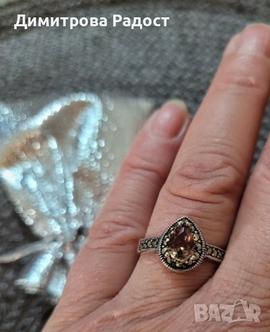 Дамски сребърен пръстен с камък султанит и инкрустирани марказити! Състояние ново! 