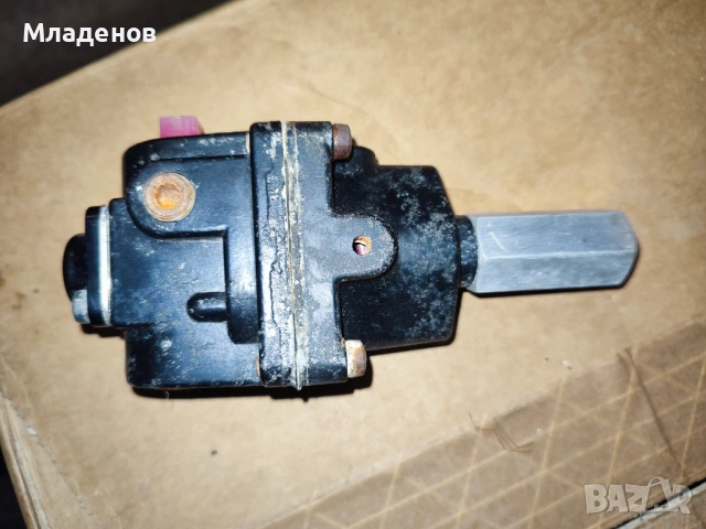 Регулатор за налягане пневматичен KENDALL Model 30 , производител FAIRCHILD , USA, снимка 2 - Други машини и части - 53255858