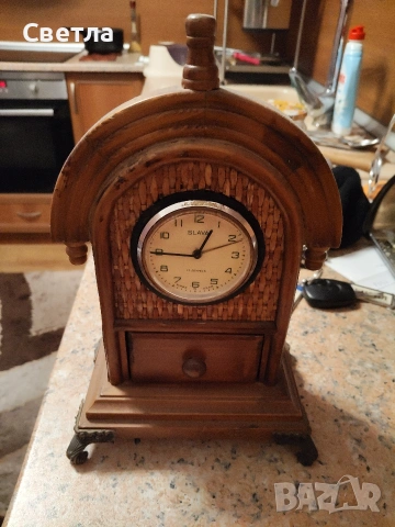 Дървен будилник